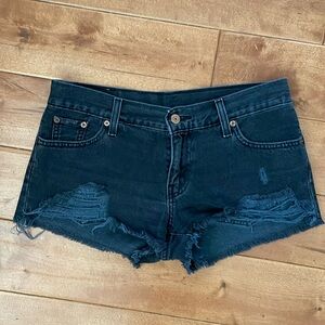 Levi’s black distressed ripped shorts size 26